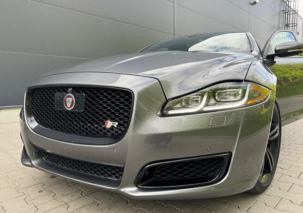 Jaguar XJR cena 175000 przebieg: 112400, rok produkcji 2017 z Poznań małe 667